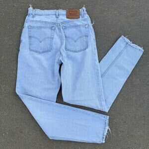 90s Levi’s 550 Relaxed Fit Tapered Leg Ladies 10 REG Light Blue Jeans worn in